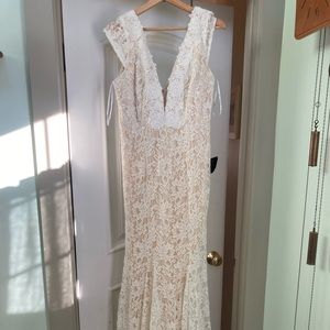 Never worn white gown/wedding dress from Lulus
